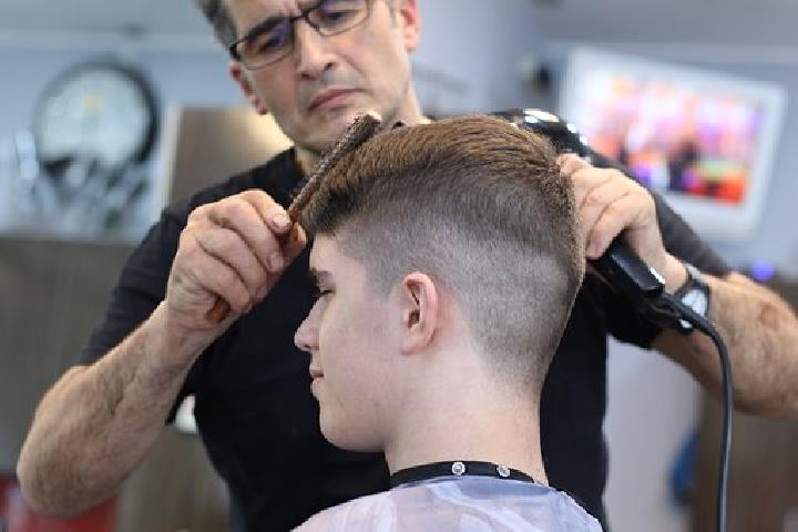 Berapa Omzet Barbershop per Bulan? Simak Simulasinya